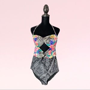 NWOT One piece swimsuit floral printed medium